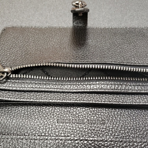 Michael Kors Ladies Wallet - Picture 7 of 8